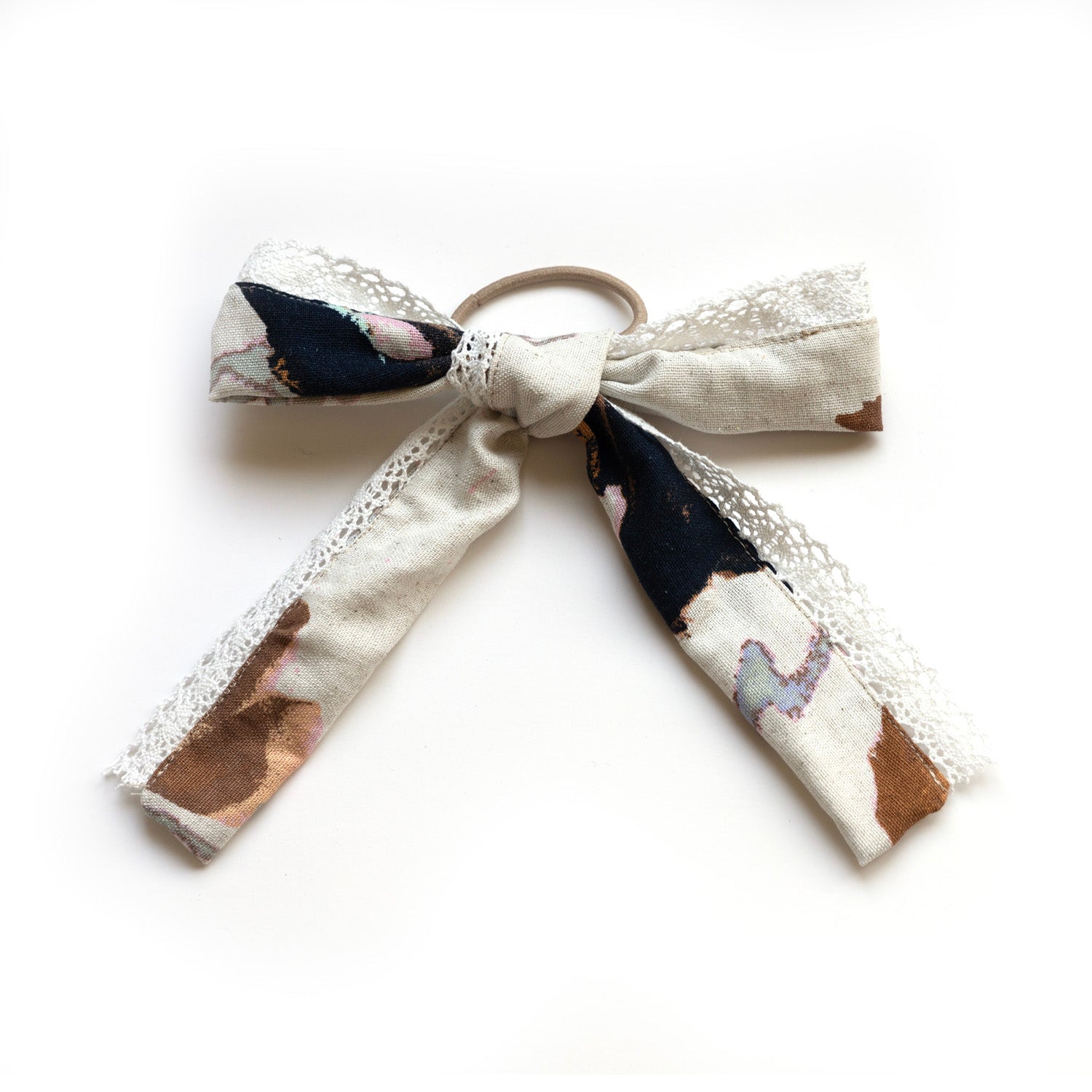 Linen Bow With Lace Trim