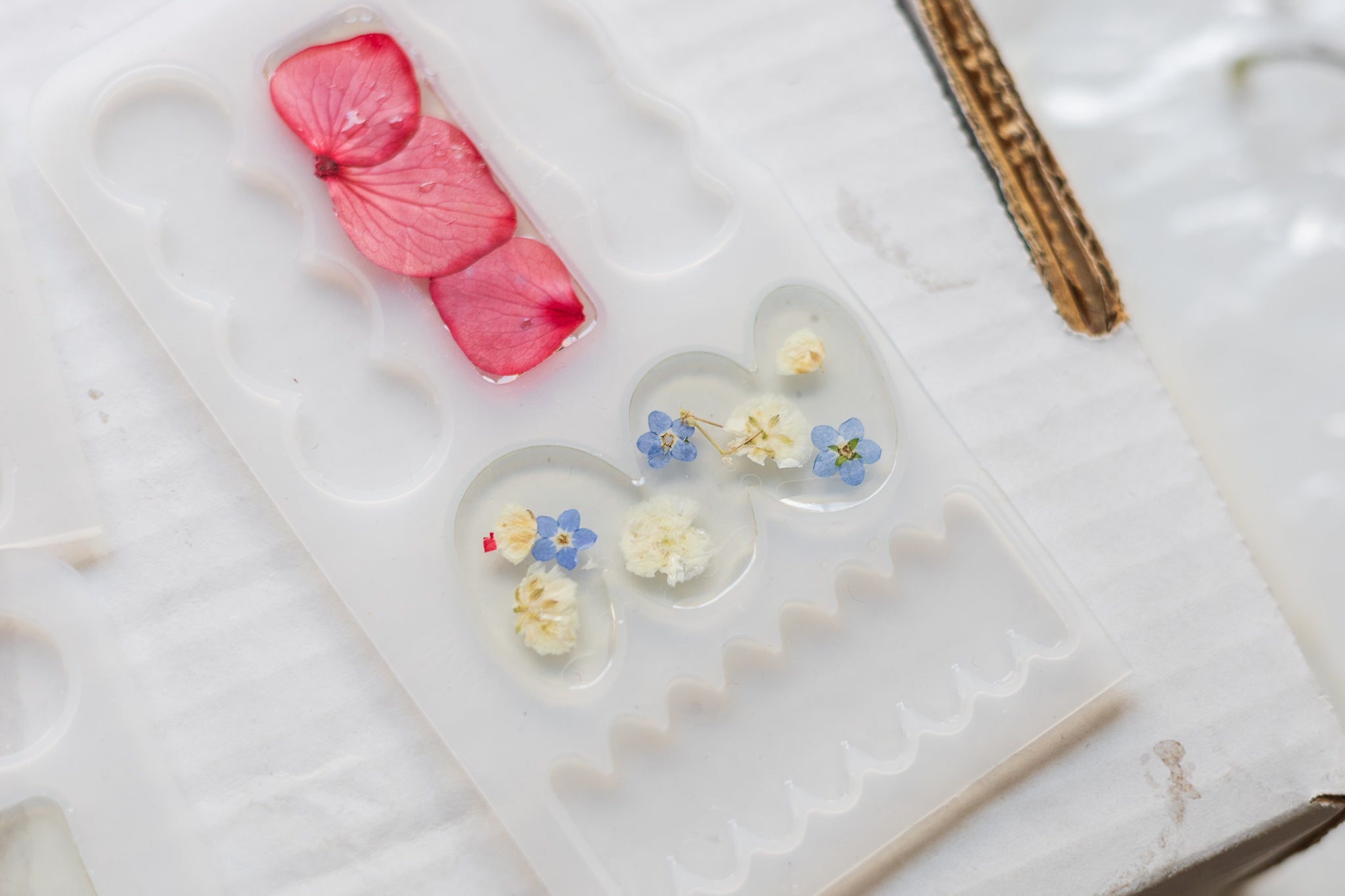 Straight barrette with dried flowers