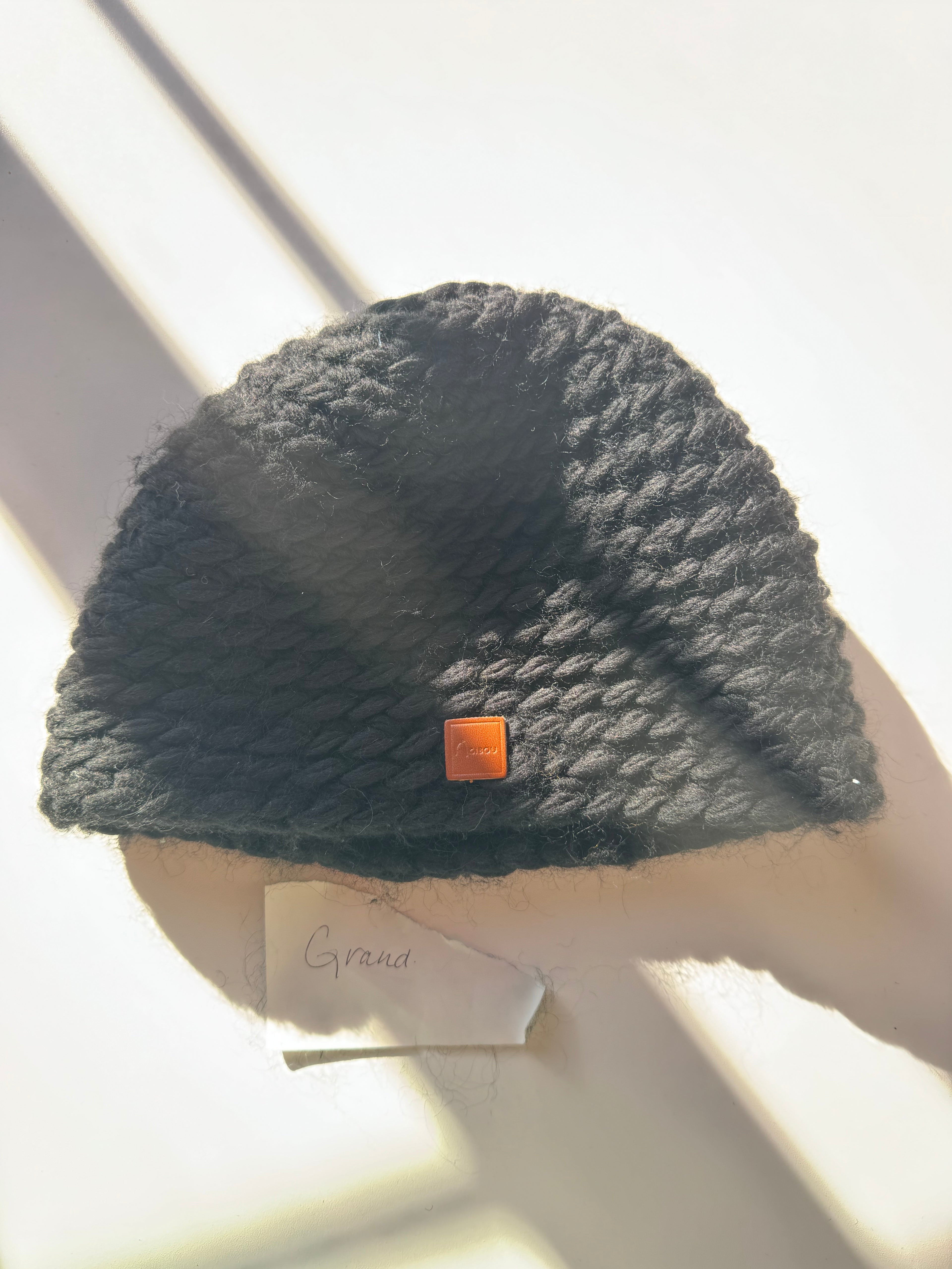 Échantillon - Tuque tricoté à la main sans doublure