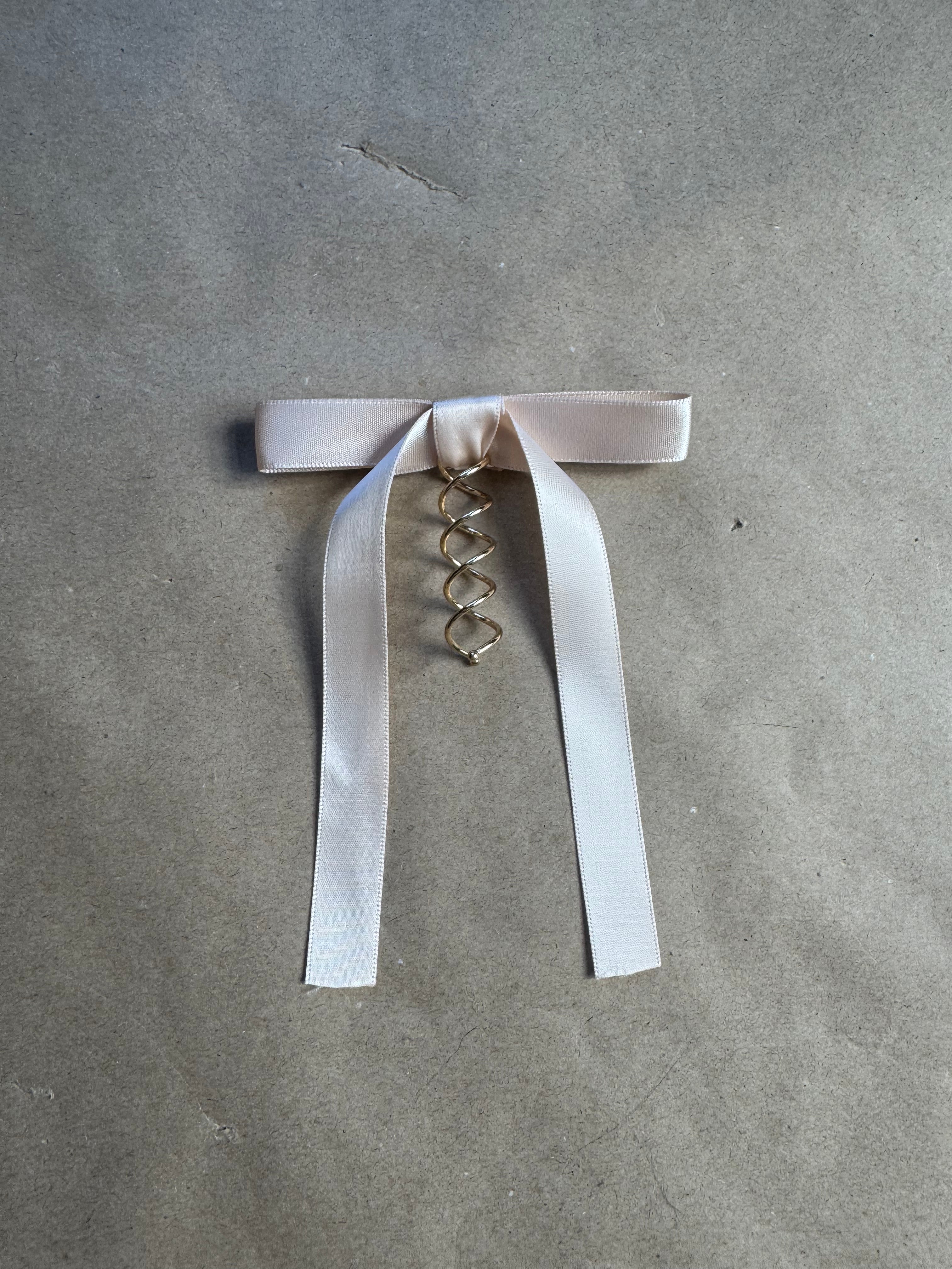 Sample - Black ribbon bow on spiral