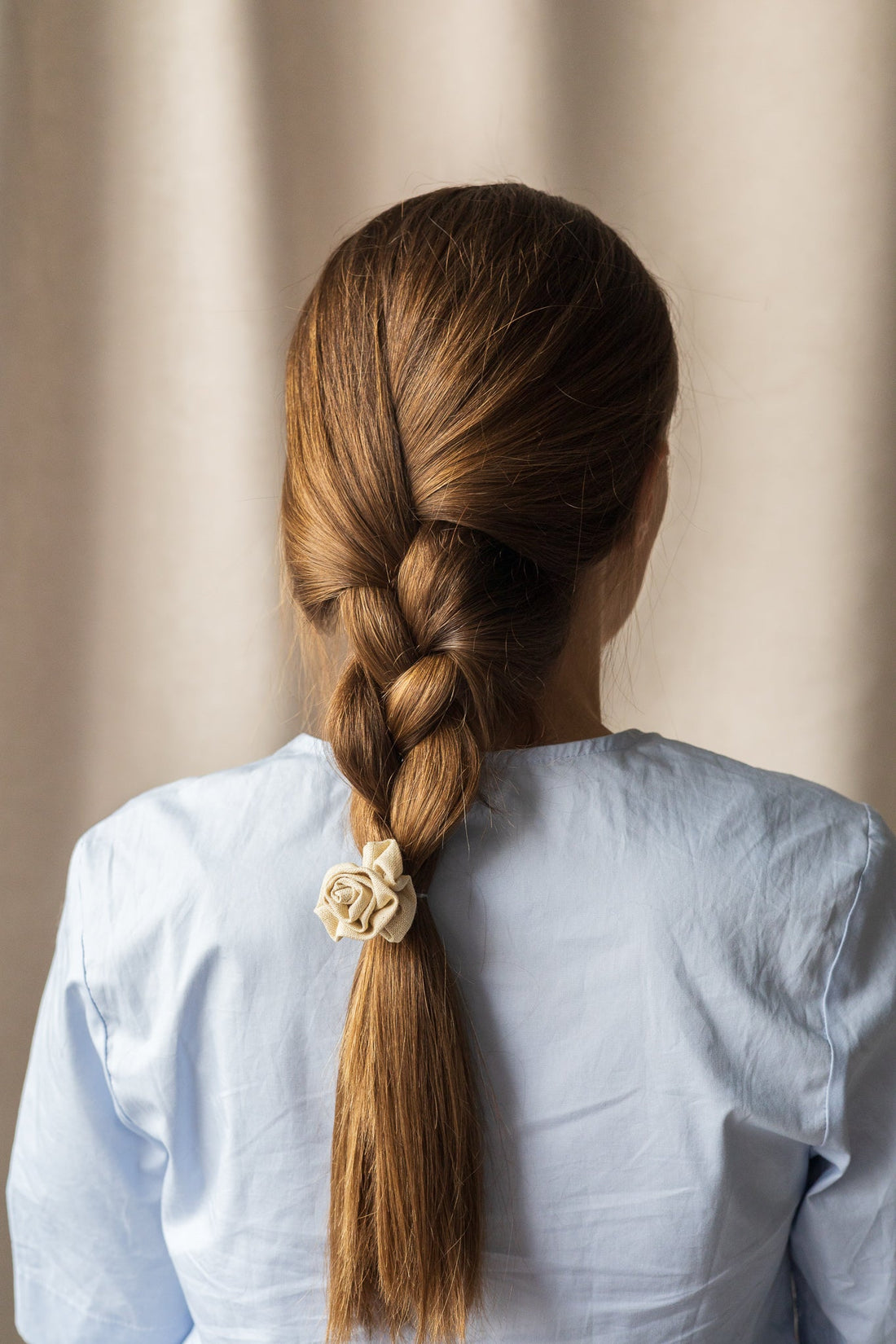 Fleur en lin sur crochet métallique - gibou.ca