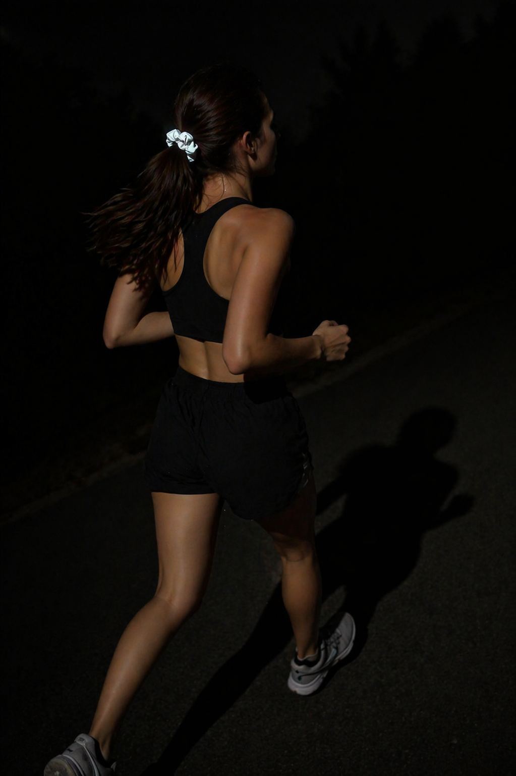 Reflective sports scrunchie with a secure hold