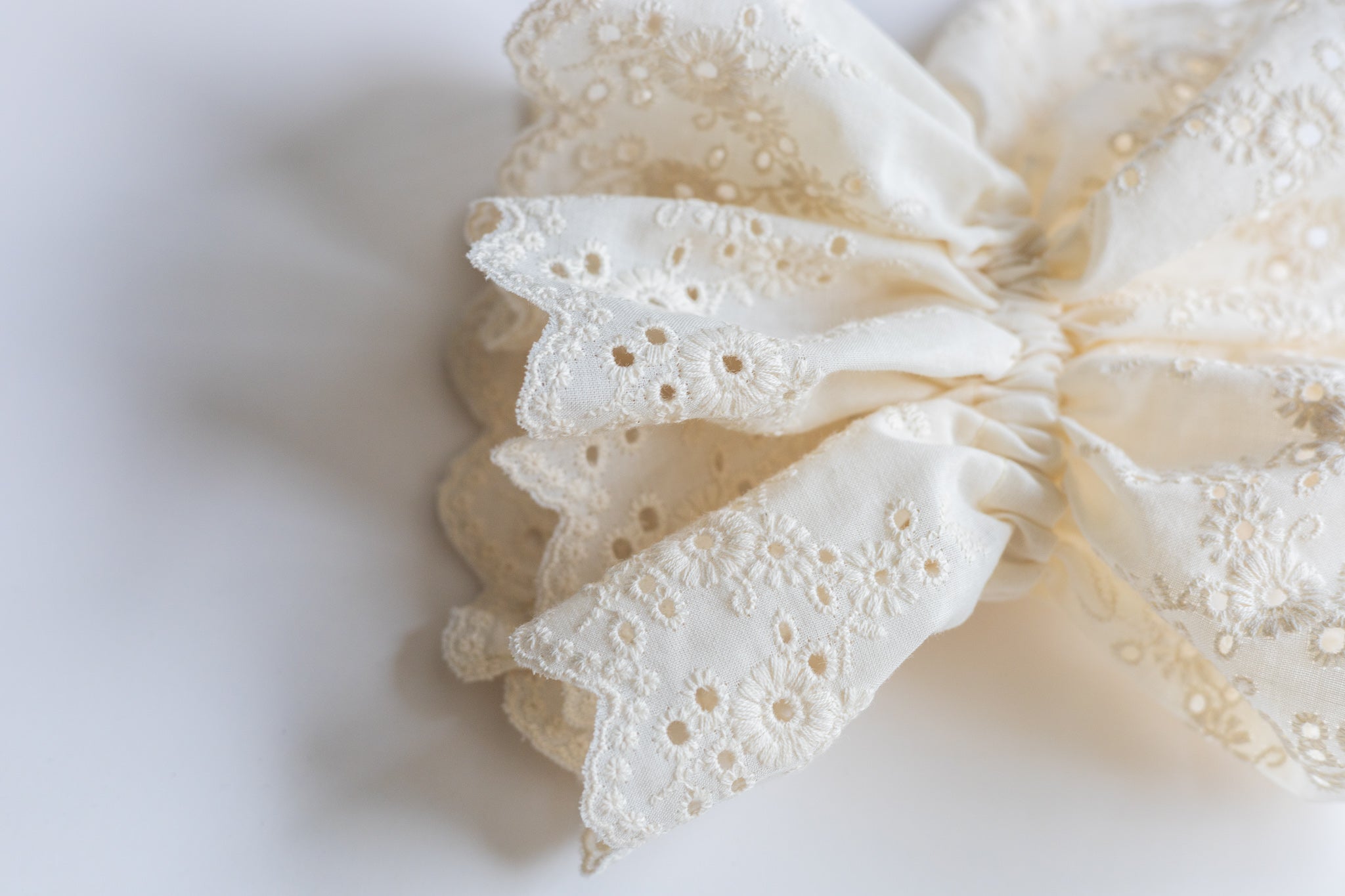 Chouchou broderie anglaise