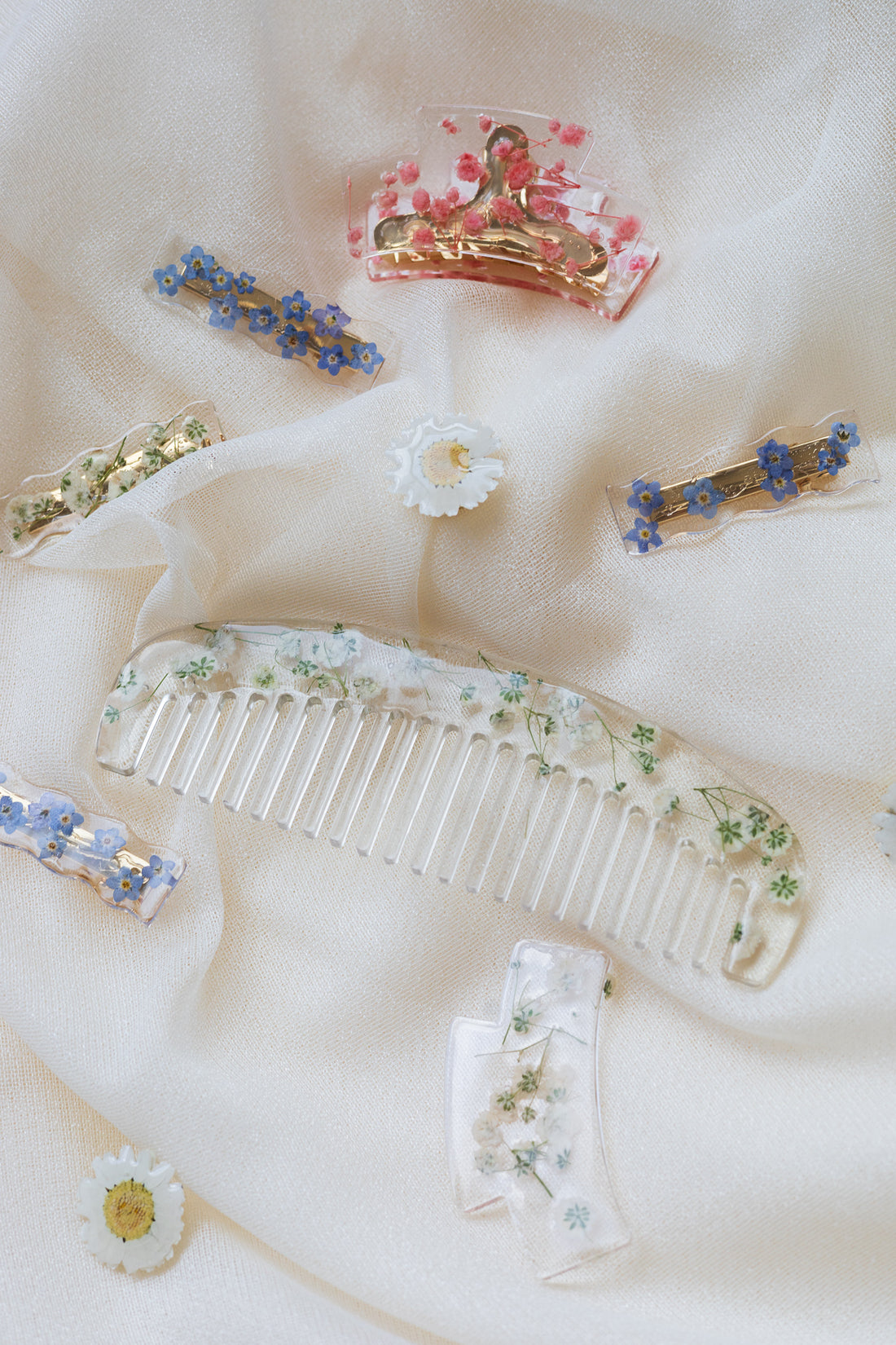 White Dried Flower Hair Comb