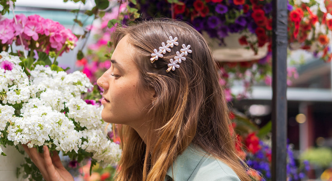 Daisy hair clips set