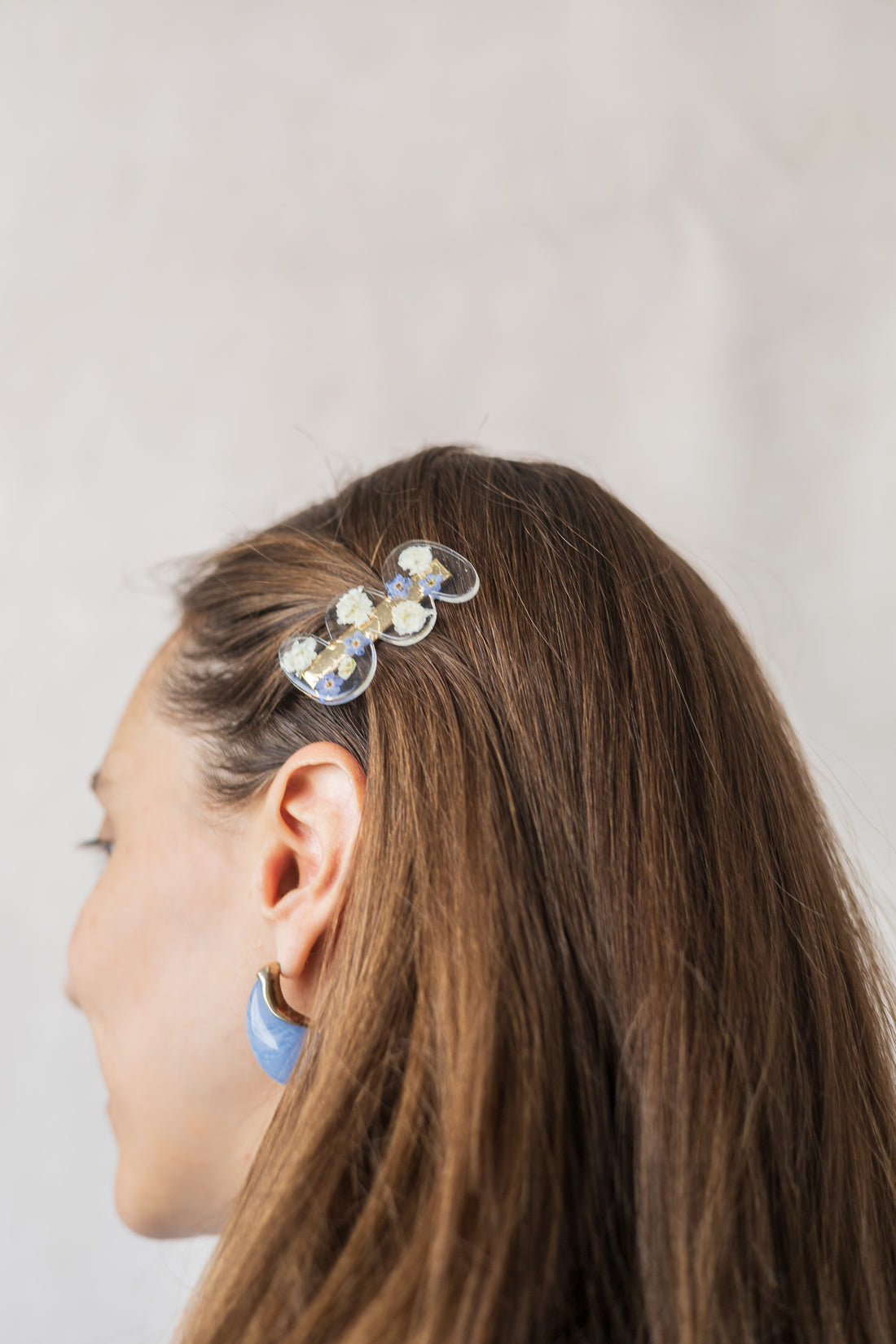Wavy barrette with dried flowers