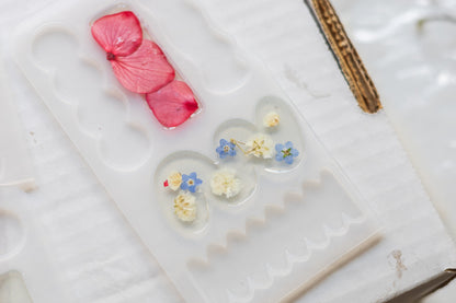 Straight barrette with dried flowers