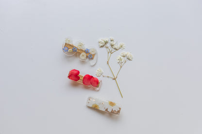 Straight barrette with dried flowers