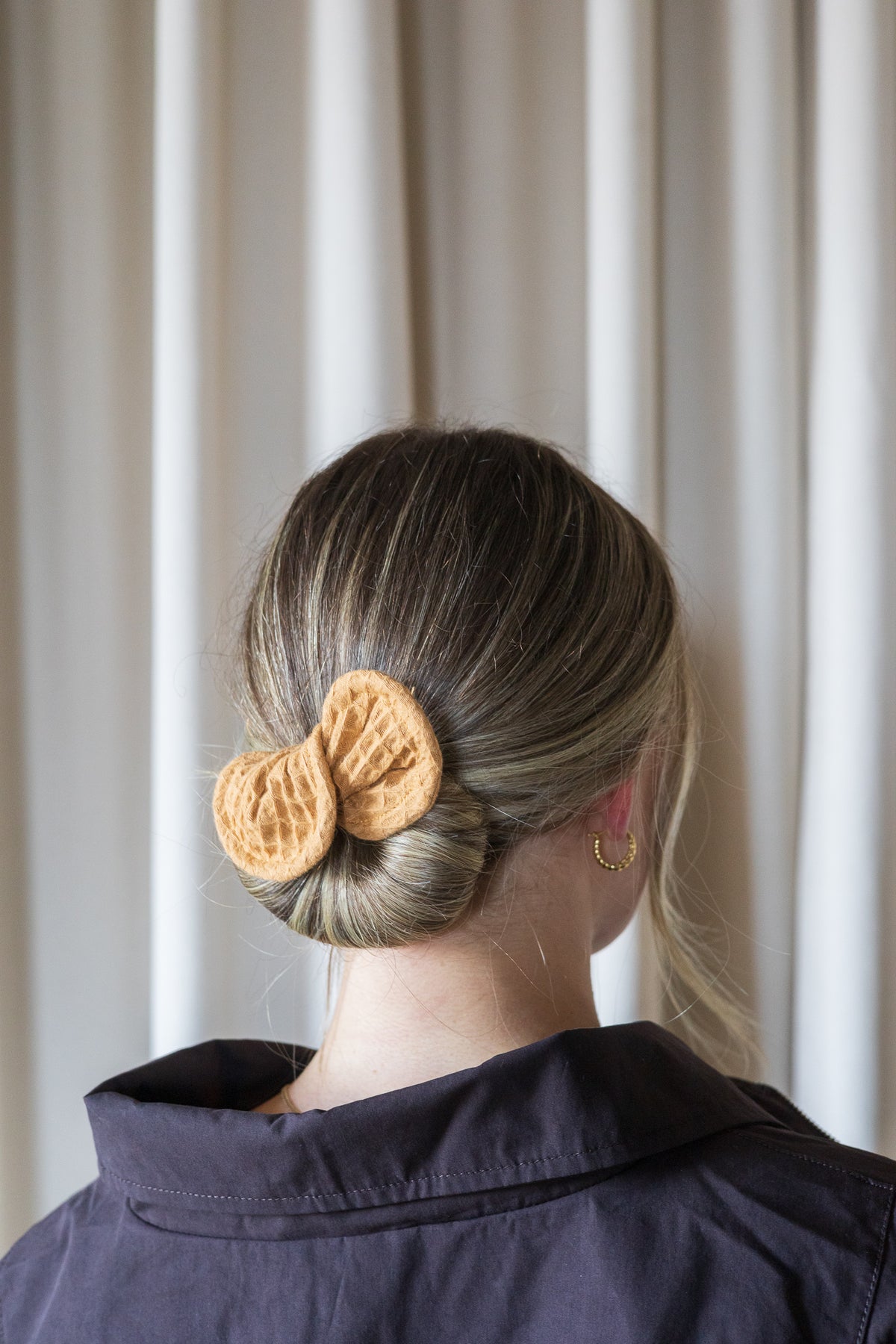 Échantillon - Chignon rose pétale dobby