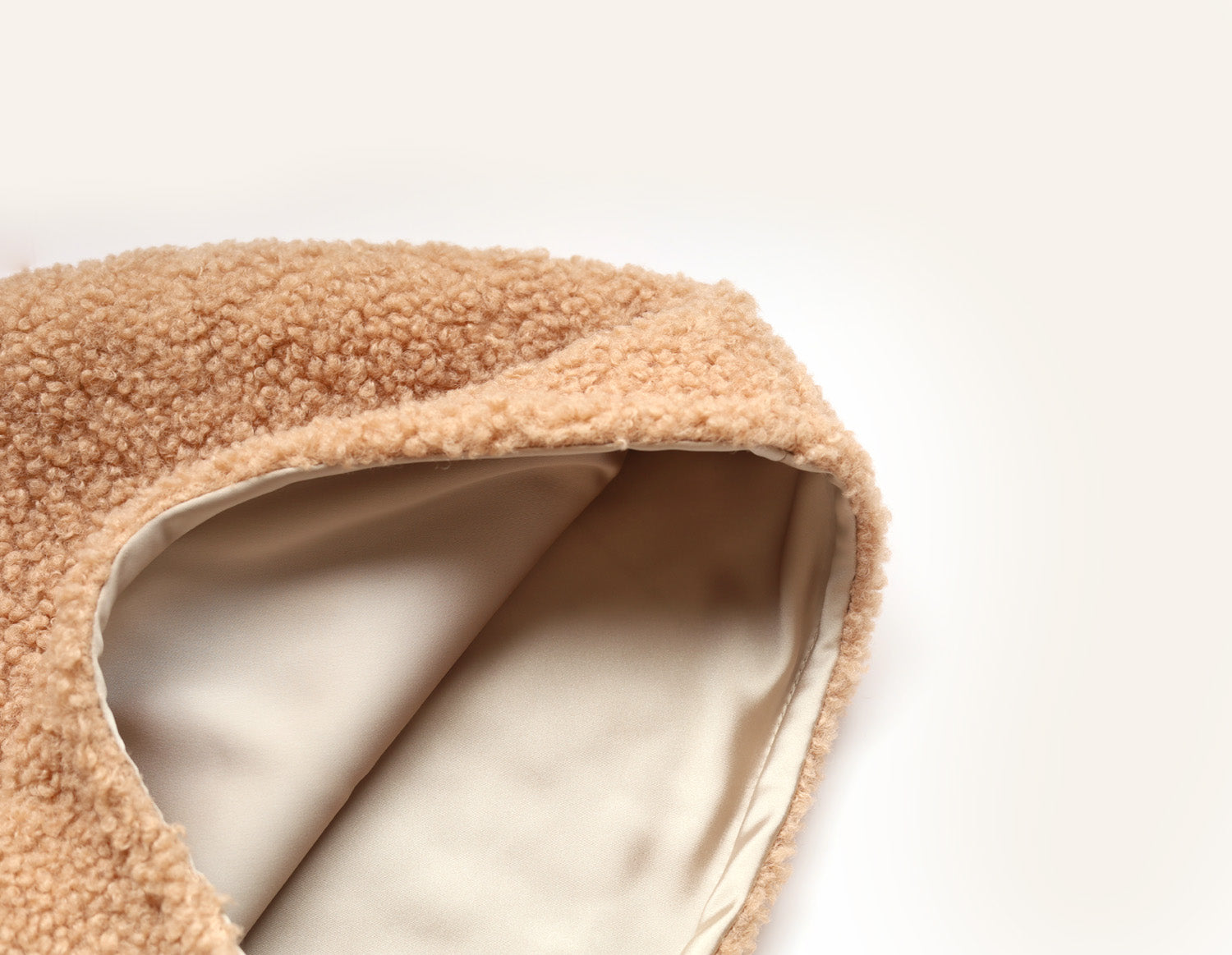 Duo collar, satin-lined hood + ear flaps