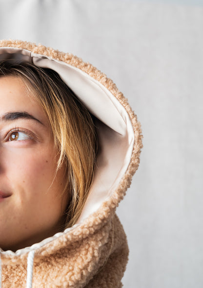 Col capuche intérieur en satin