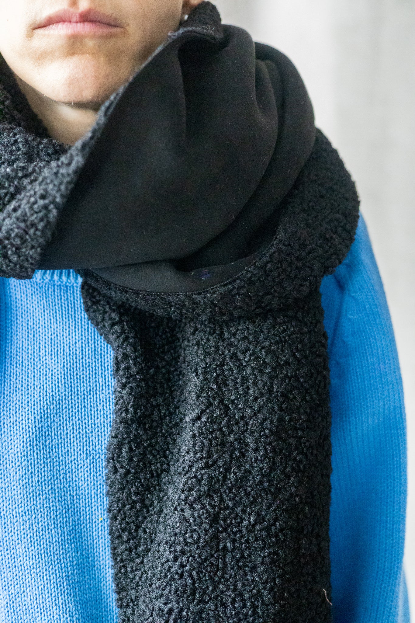 Foulard à franges en sherpa noir