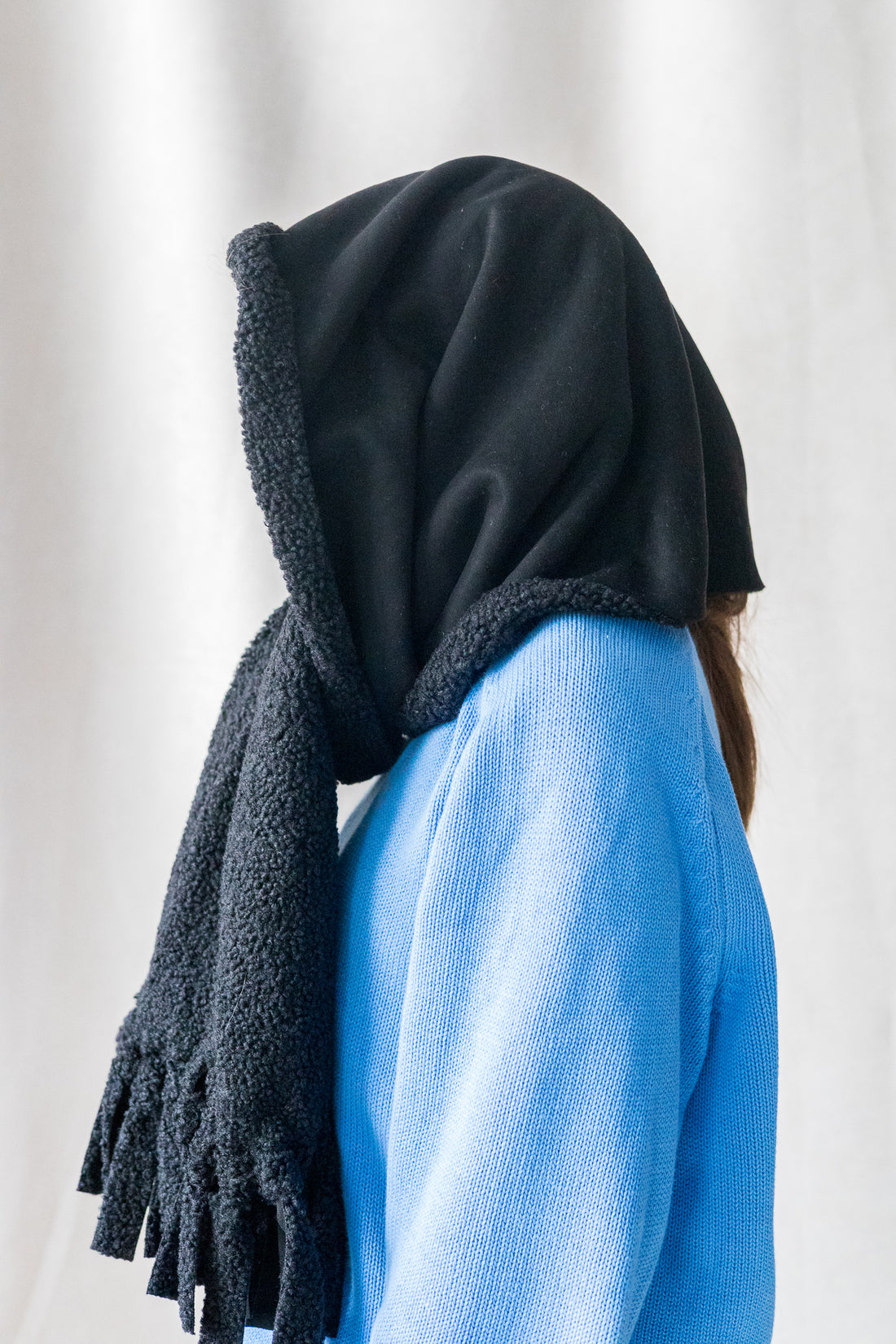 Foulard à franges en sherpa noir