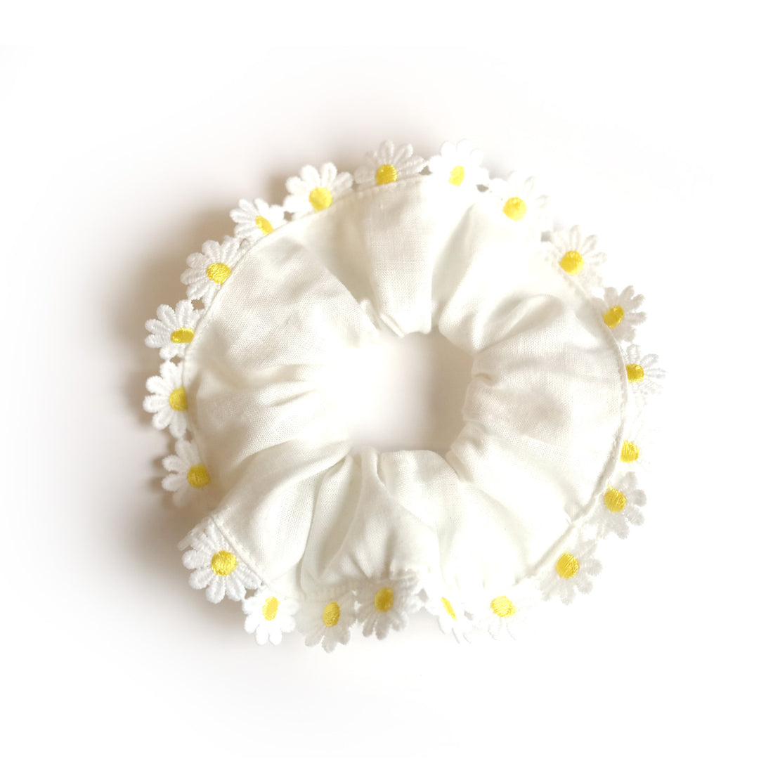 Daisy trim scrunchie