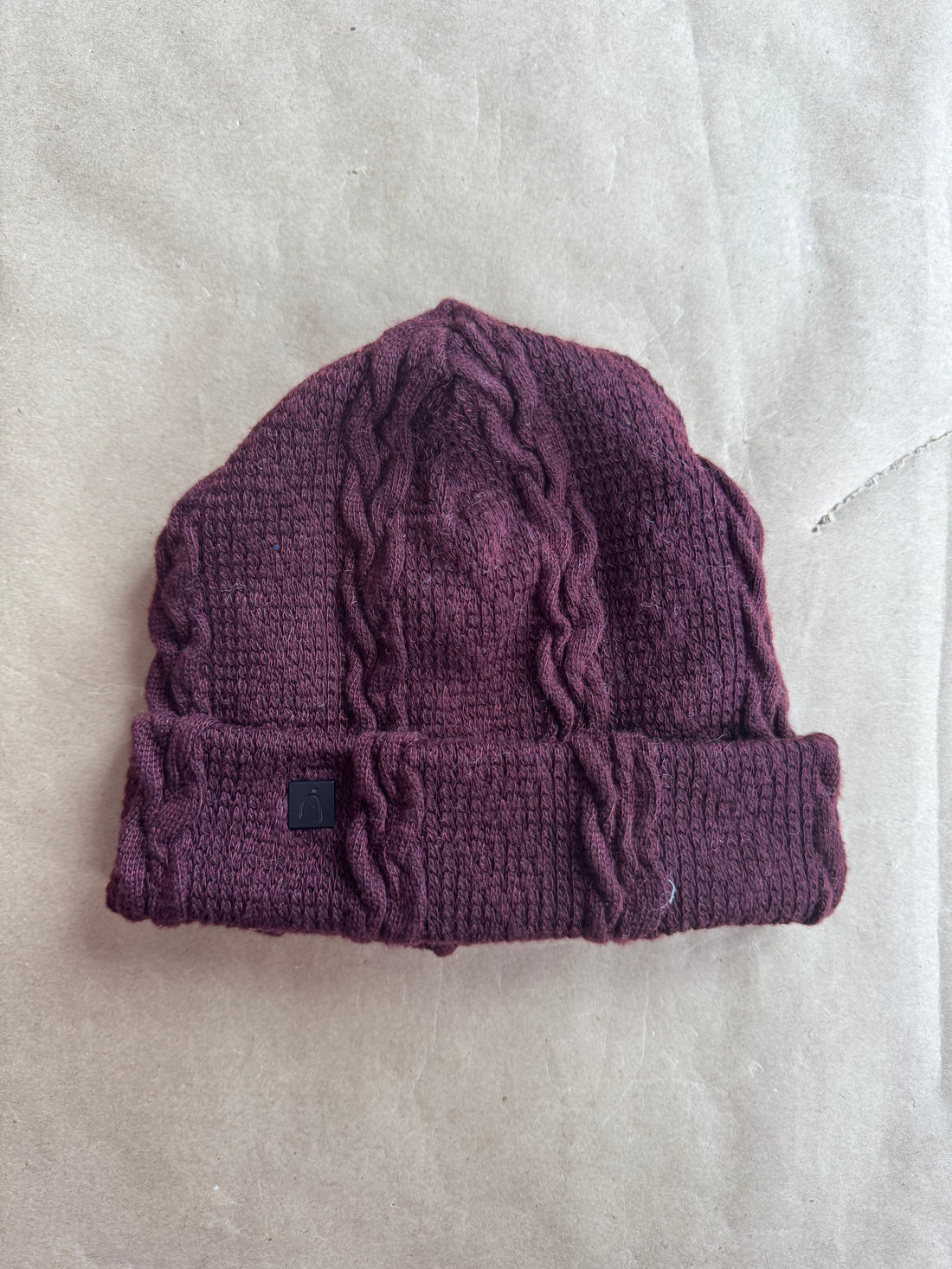 Échantillon - Tuque tressé aubergine