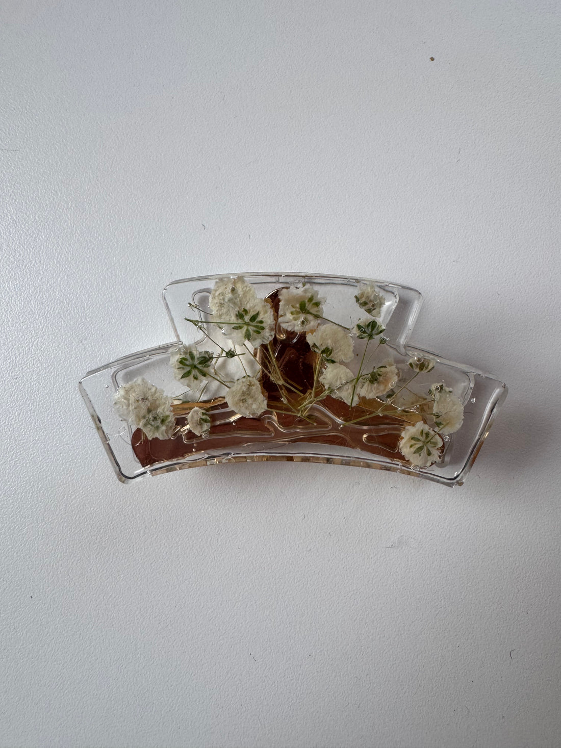 Imparfait - Pince à cheveux en résine floral blanche