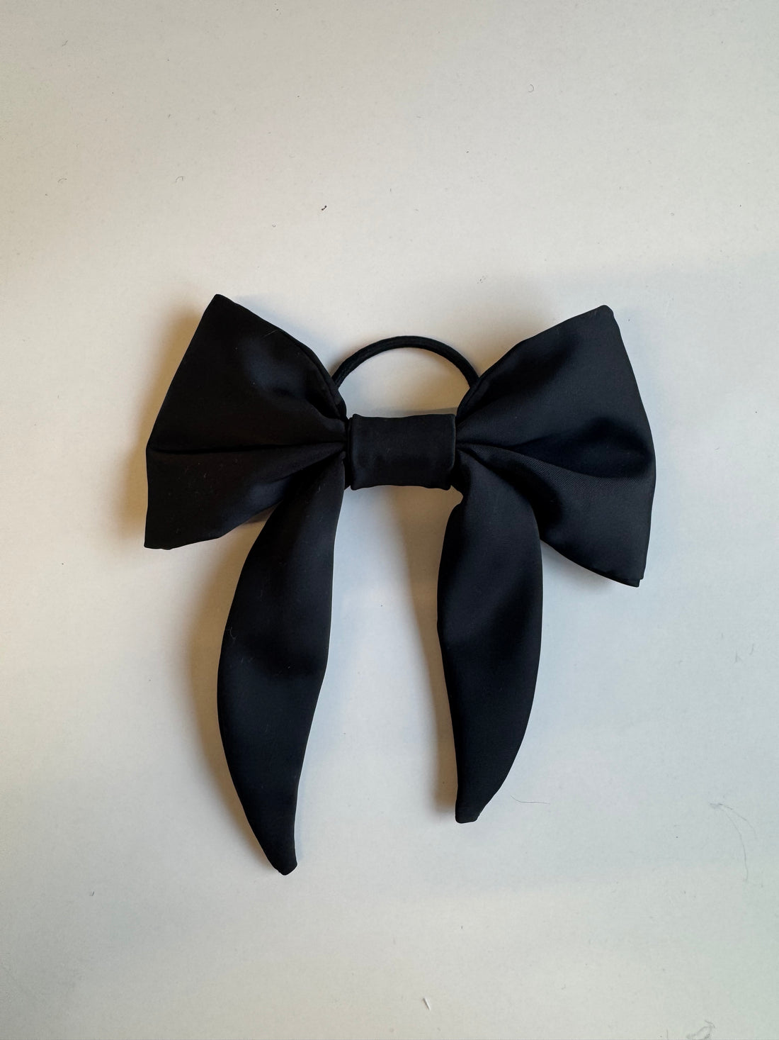 Échantillon - Boucle sophistiquée en satin noir