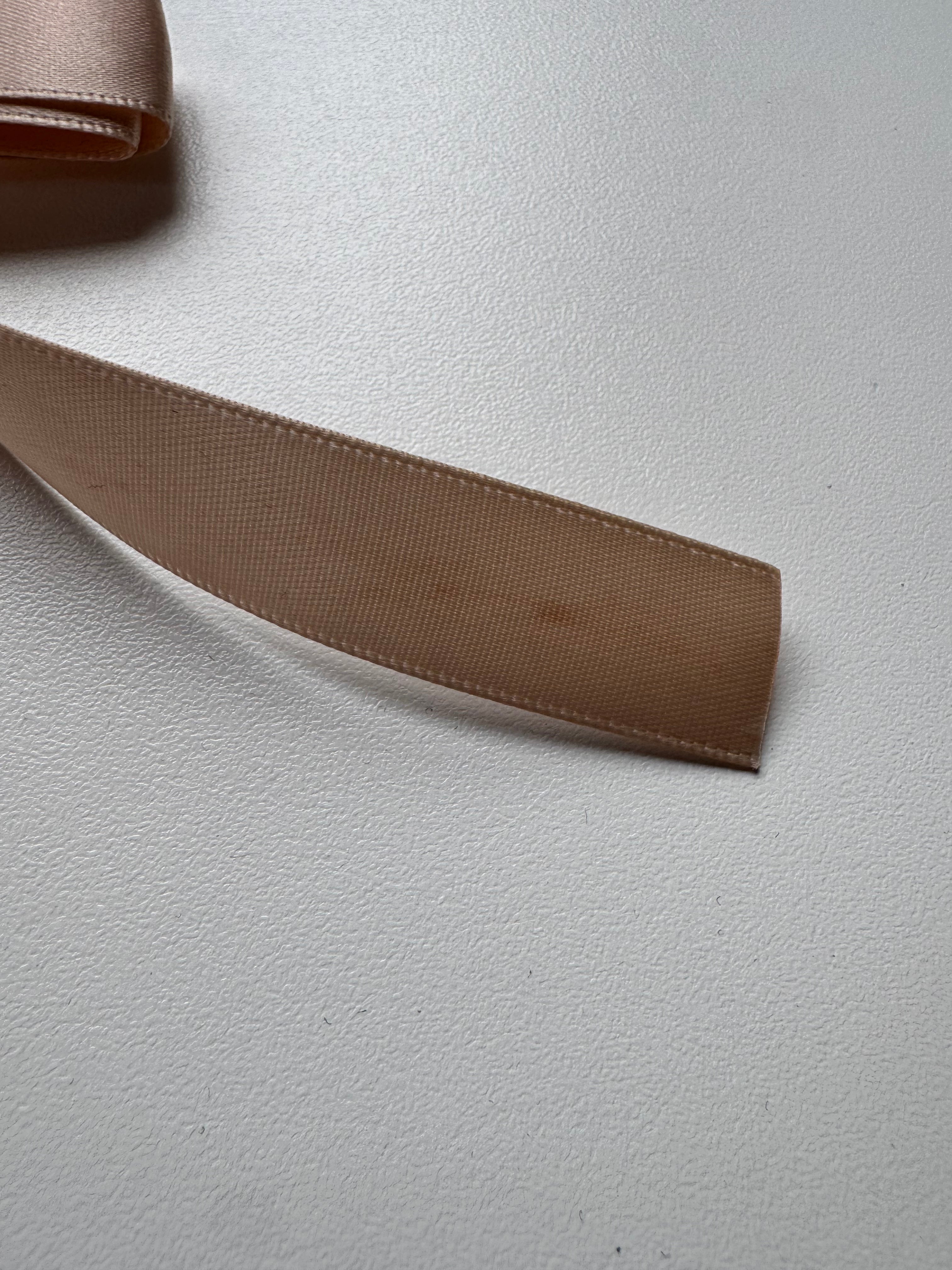 Sample - Rosy cream loop on spiral