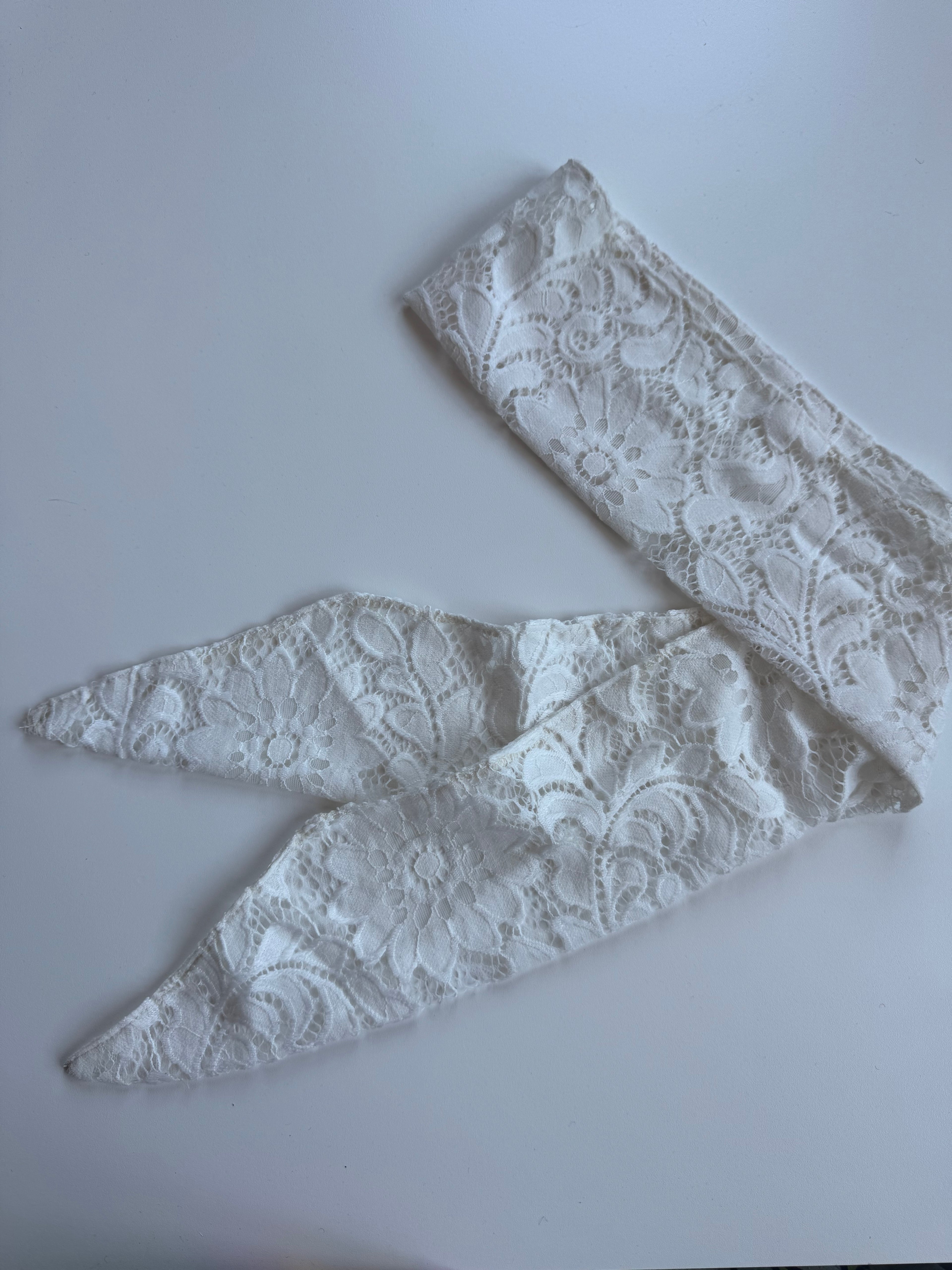 Échantillon - Bandeau foulard en dentelle blanc