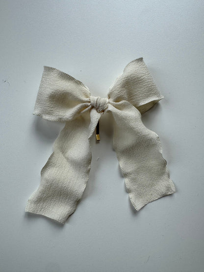 Échantillon - Boucle sur crochet métallique crème