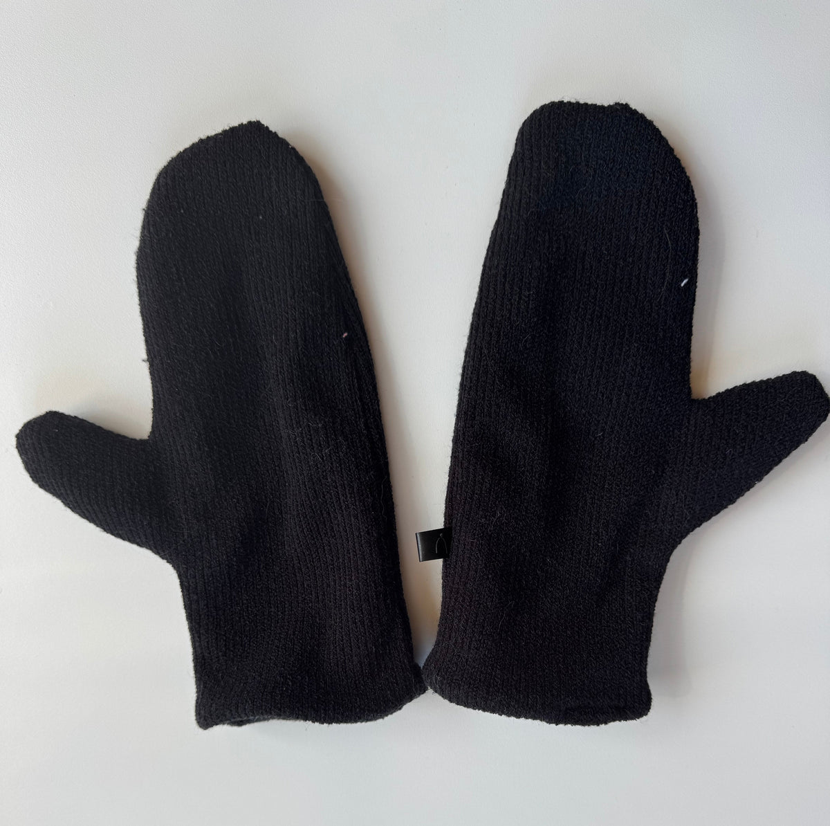 Échantillon- Mitaines en tissu tricot noir