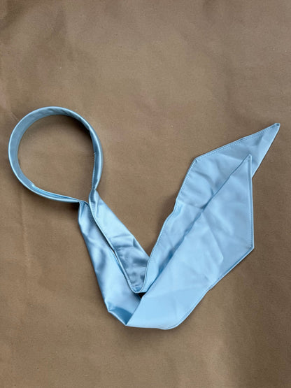 Échantillon - Passe foulard en satin bleue - gibou.ca
