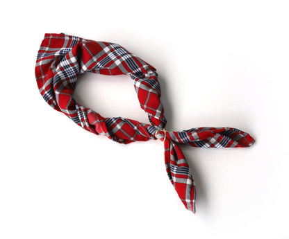 Foulard carré avec pièce métallique - gibou.ca