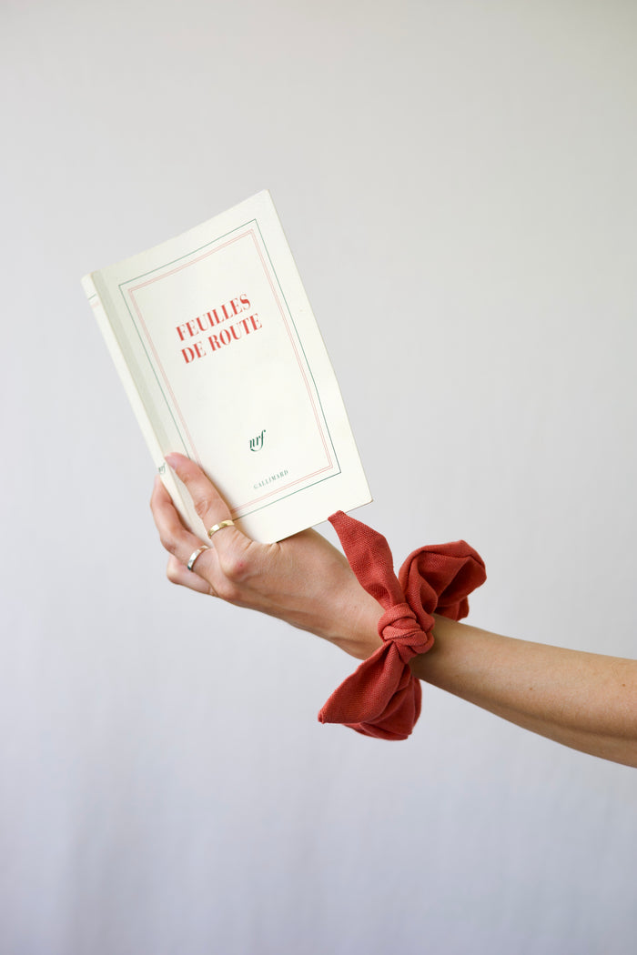 Le chouchou en lin bouclé / The Linen Bow Scrunchie
