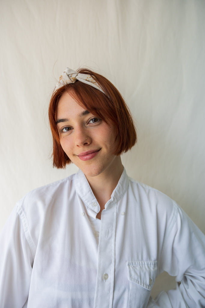 Le bandeau noué avec fleurs brodées / The Flowers knotted Headband