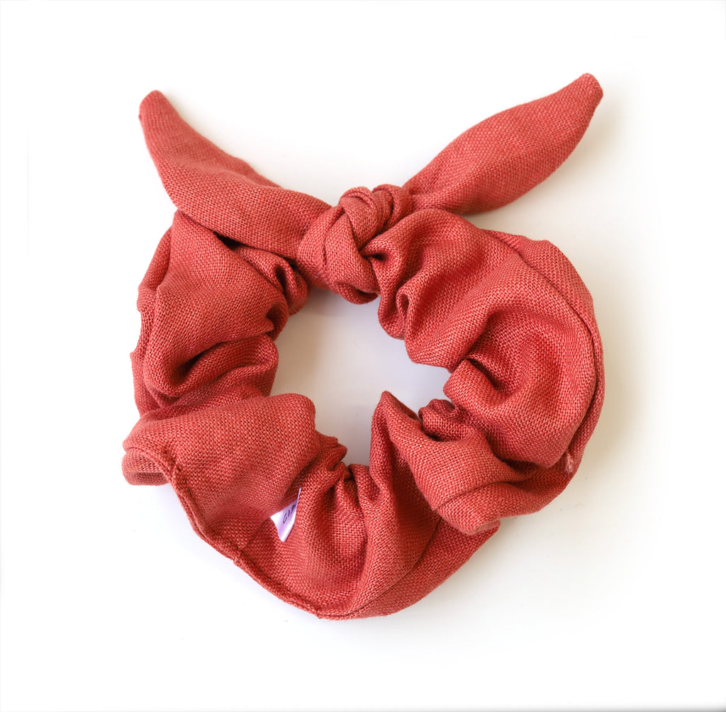 Le chouchou en lin bouclé / The Linen Bow Scrunchie
